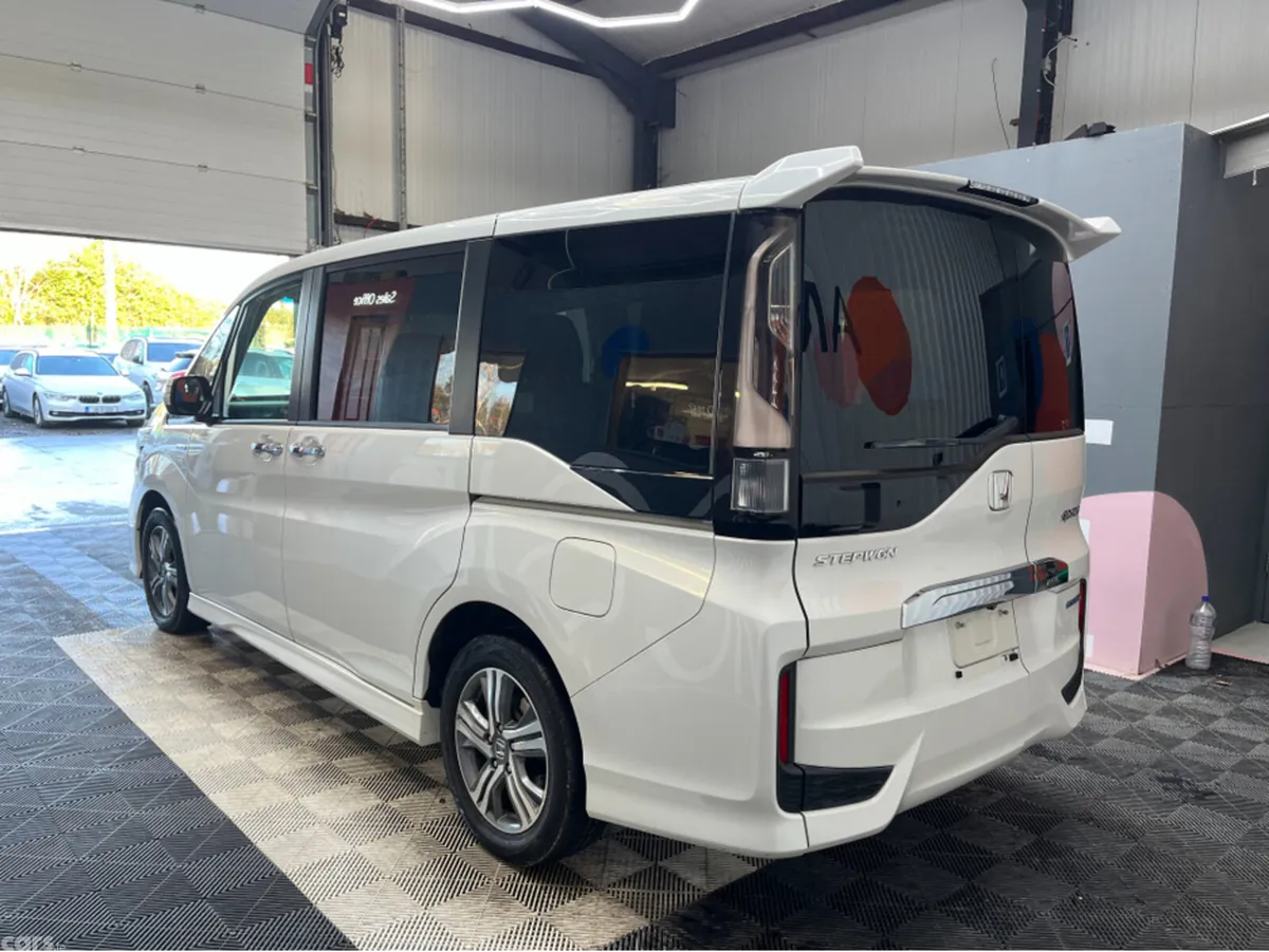 Honda Stepwagon MPV, Petrol Hybrid, 2019, White