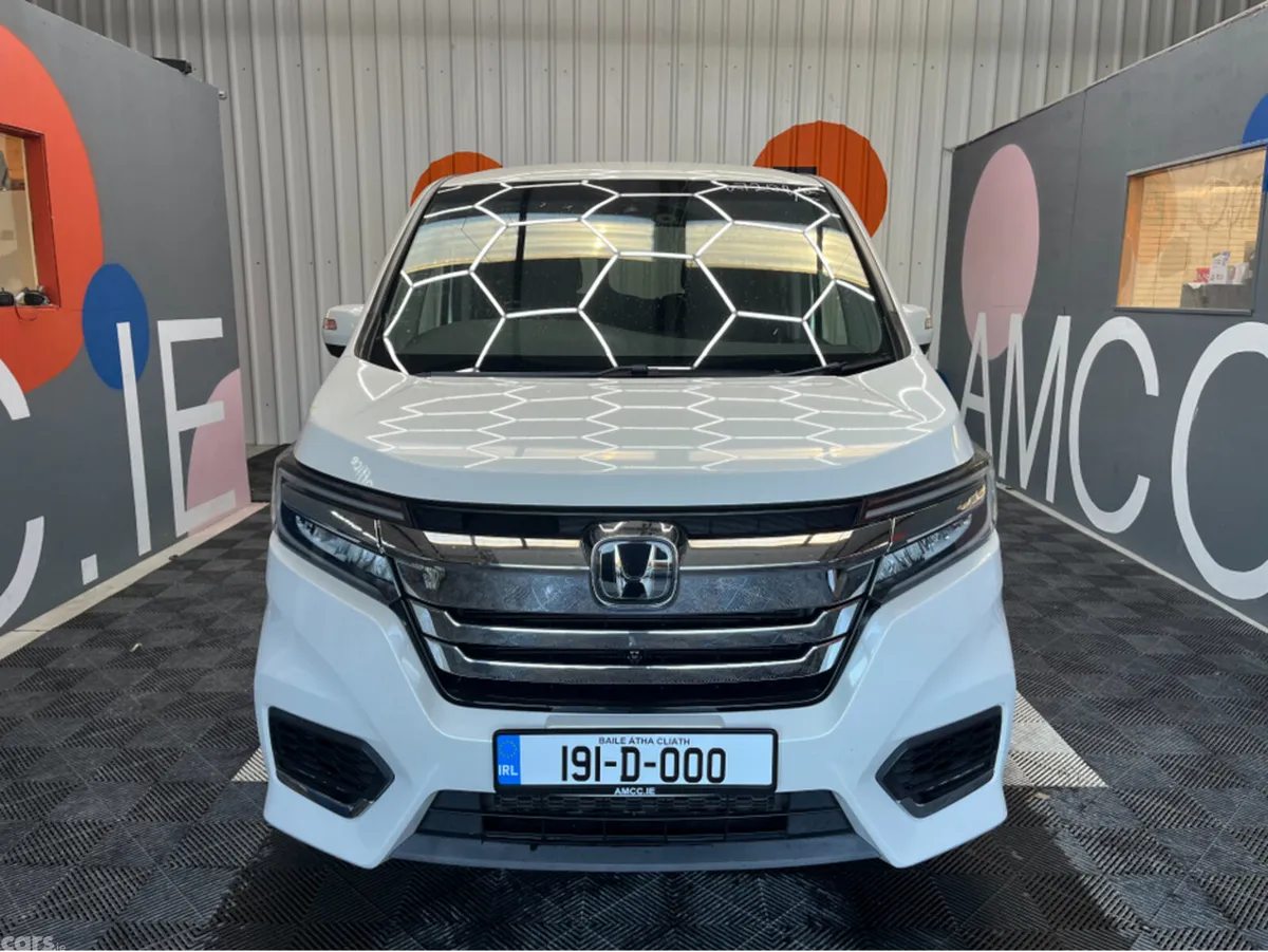 Honda Stepwagon MPV, Petrol Hybrid, 2019, White