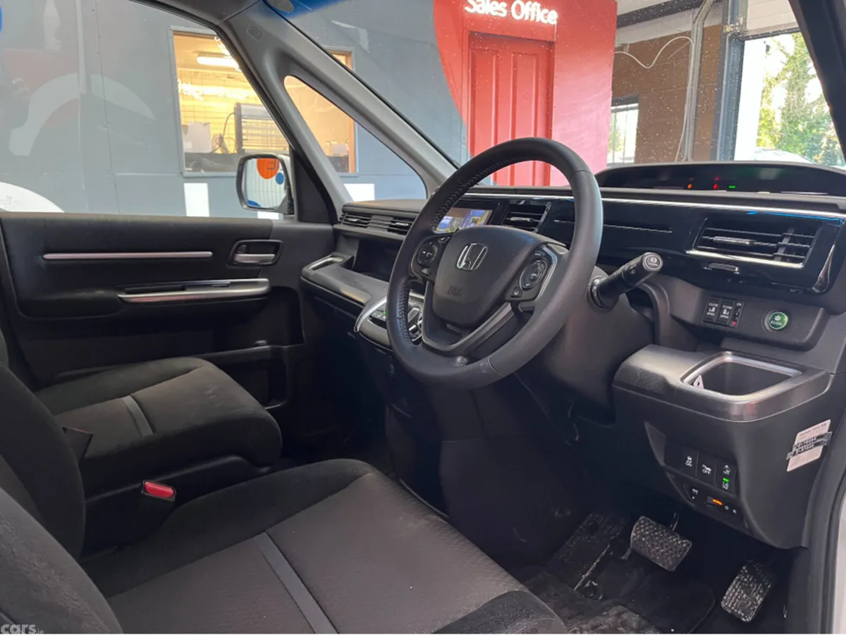 Honda Stepwagon MPV, Petrol Hybrid, 2019, White