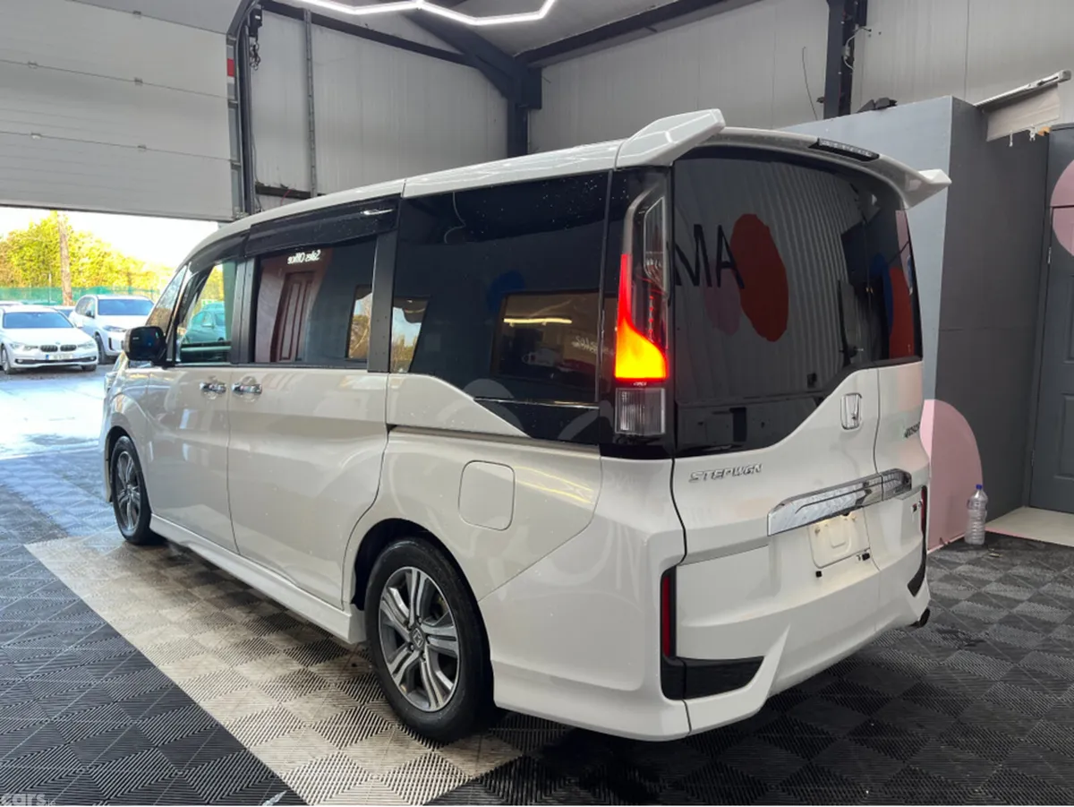 Honda Stepwagon MPV, Petrol Hybrid, 2021, White