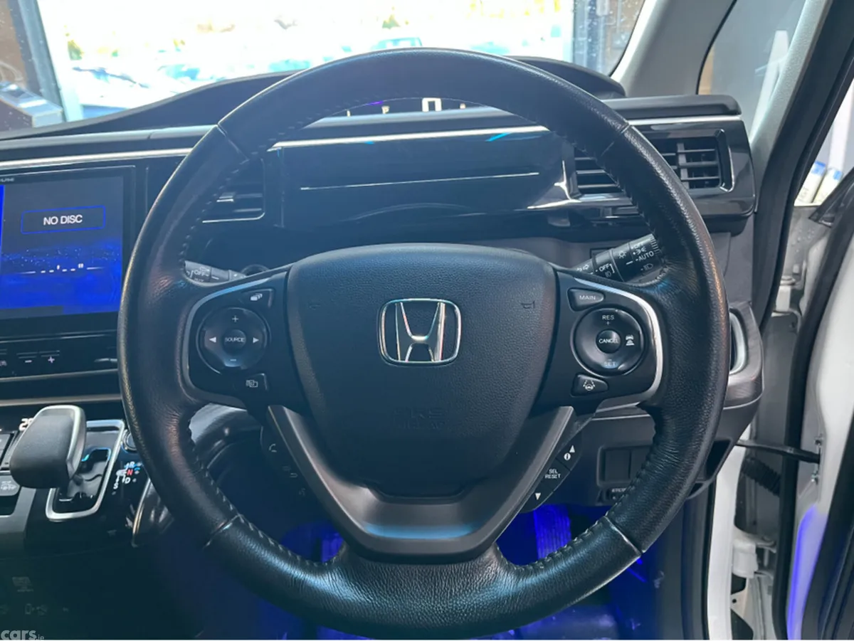 Honda Stepwagon MPV, Petrol Hybrid, 2021, White