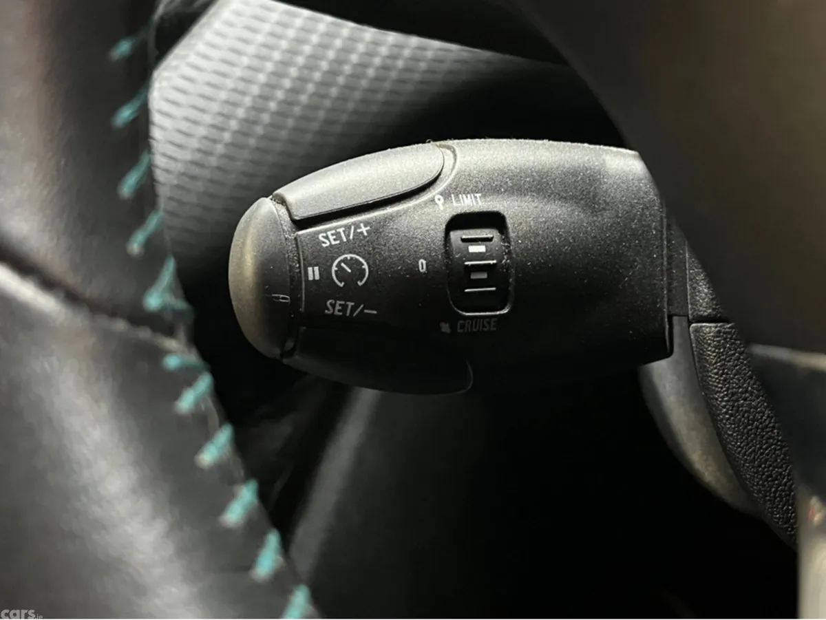 Peugeot 2008 Hatchback, Petrol, 2016, Blue