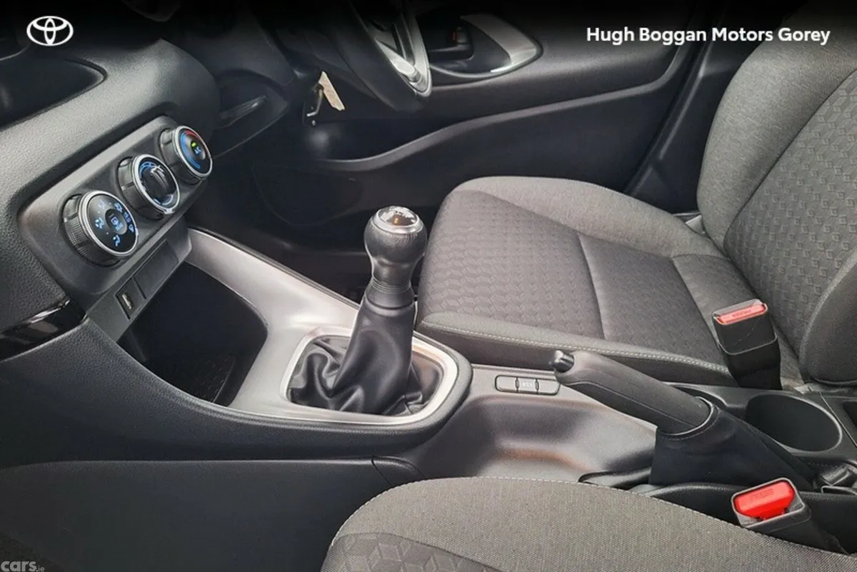 Toyota Yaris Hatchback, Petrol, 2023, Grey
