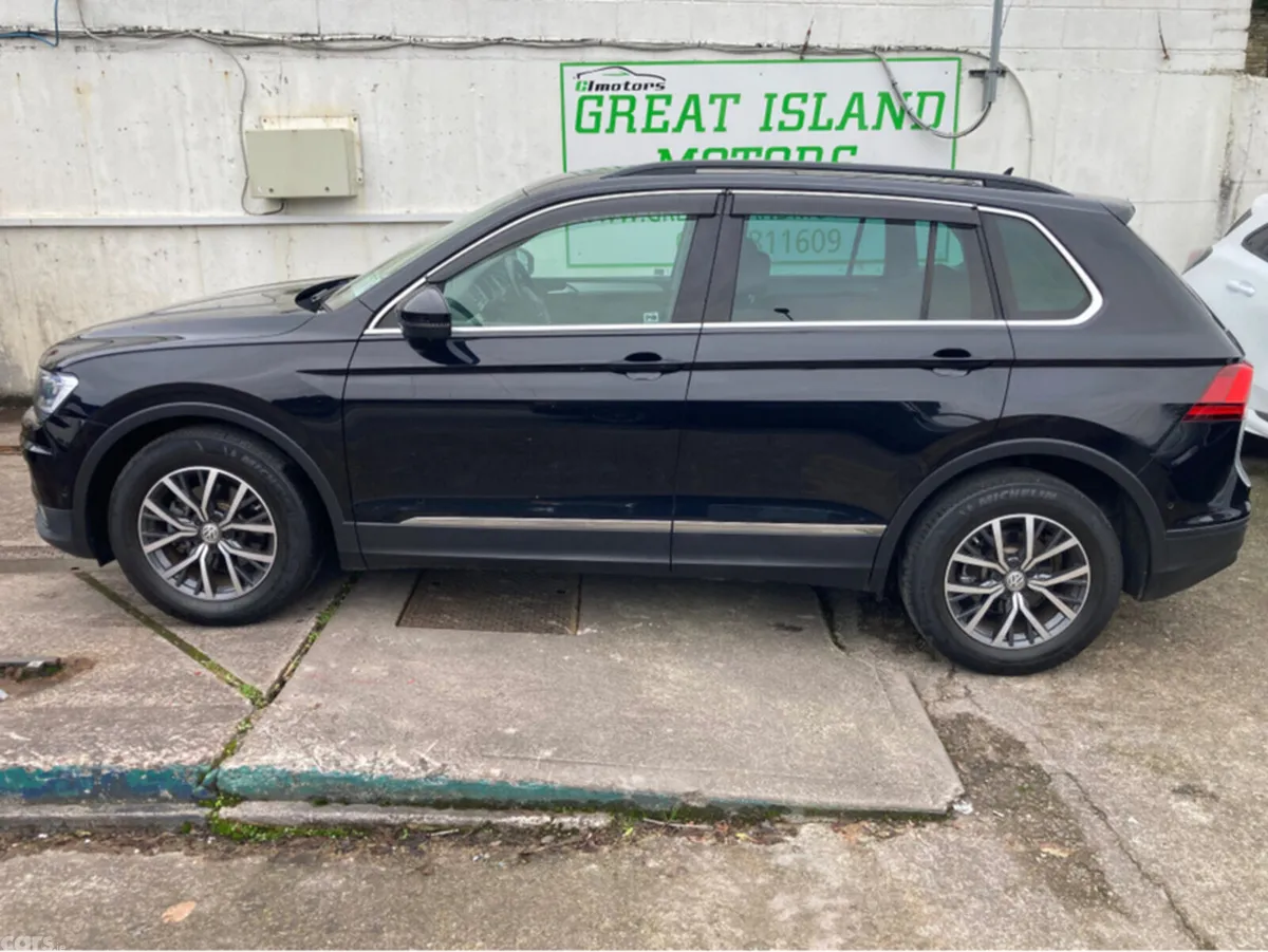 Volkswagen Tiguan Hatchback, Petrol, 2018, Black