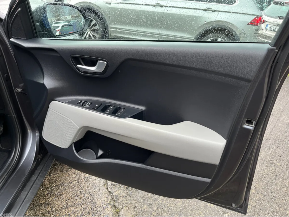Kia Stonic Estate, Petrol, 2019, Grey