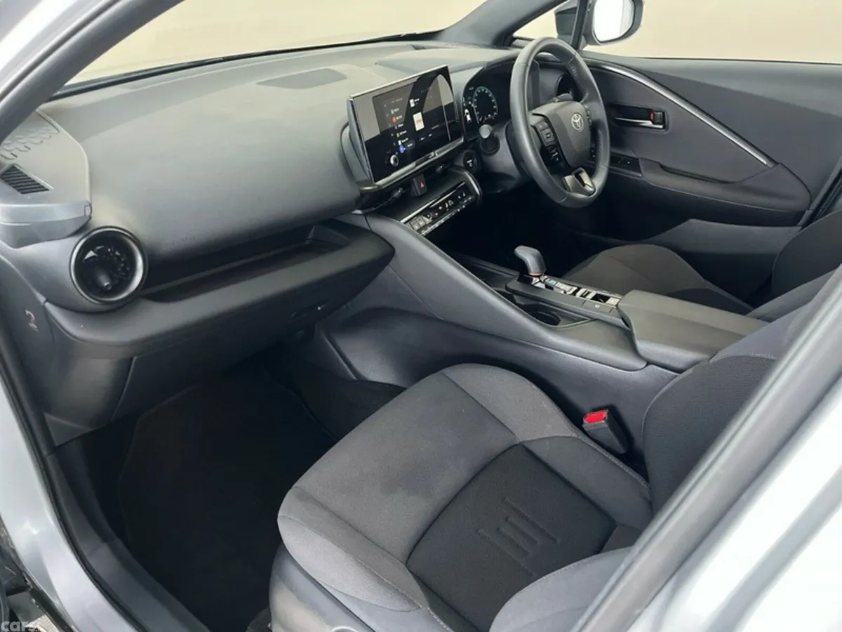 Toyota C-HR SUV, Petrol Hybrid, 2024, Silver