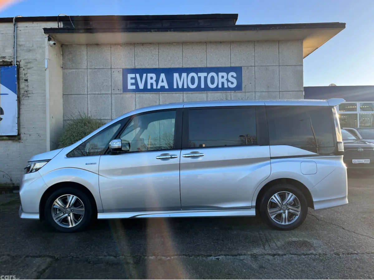 Honda Stepwagon MPV, Petrol Hybrid, 2018, Silver