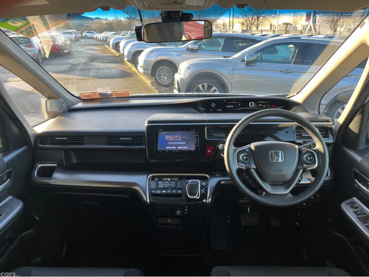 Honda Stepwagon MPV, Petrol Hybrid, 2018, Silver