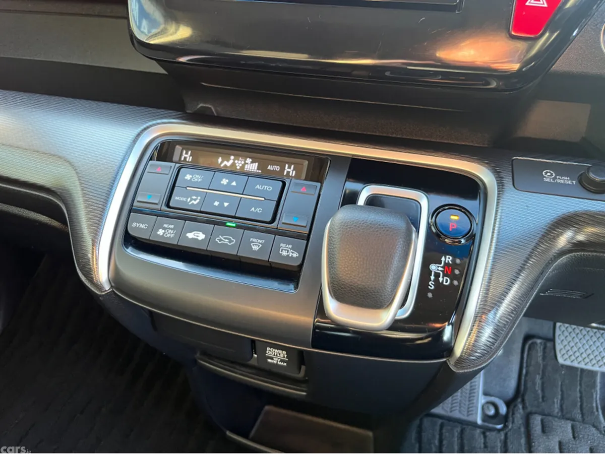 Honda Stepwagon MPV, Petrol Hybrid, 2018, Silver