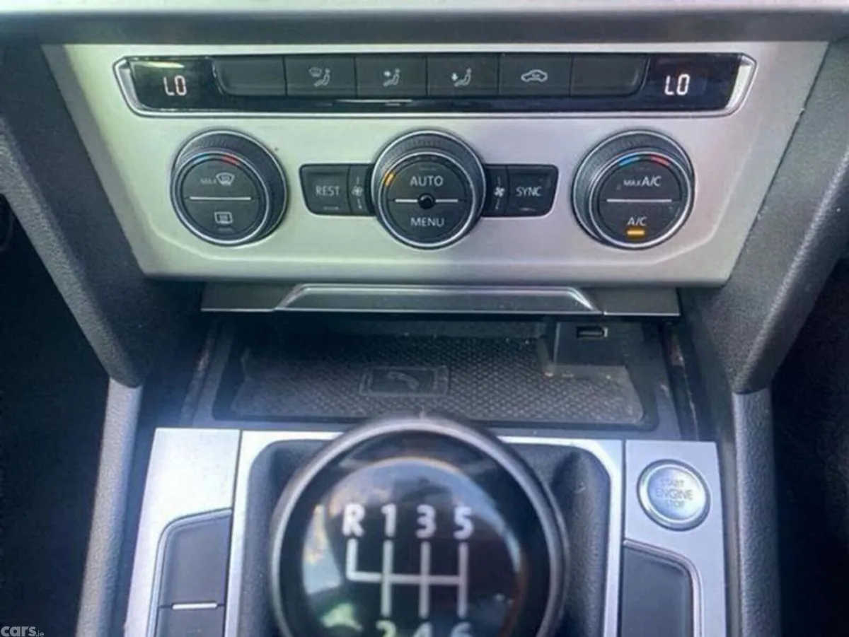 Volkswagen Passat Saloon, Diesel, 2019, Grey