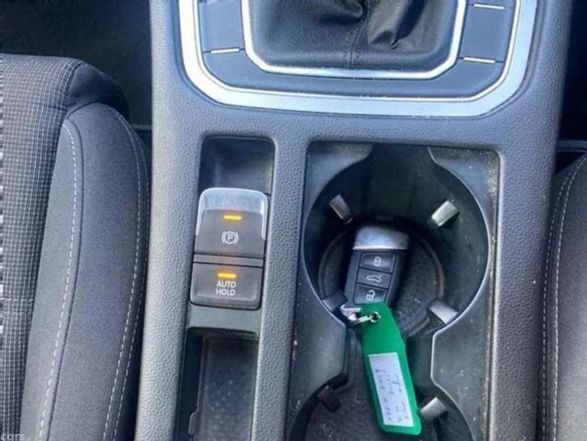 Volkswagen Passat Saloon, Diesel, 2019, Grey