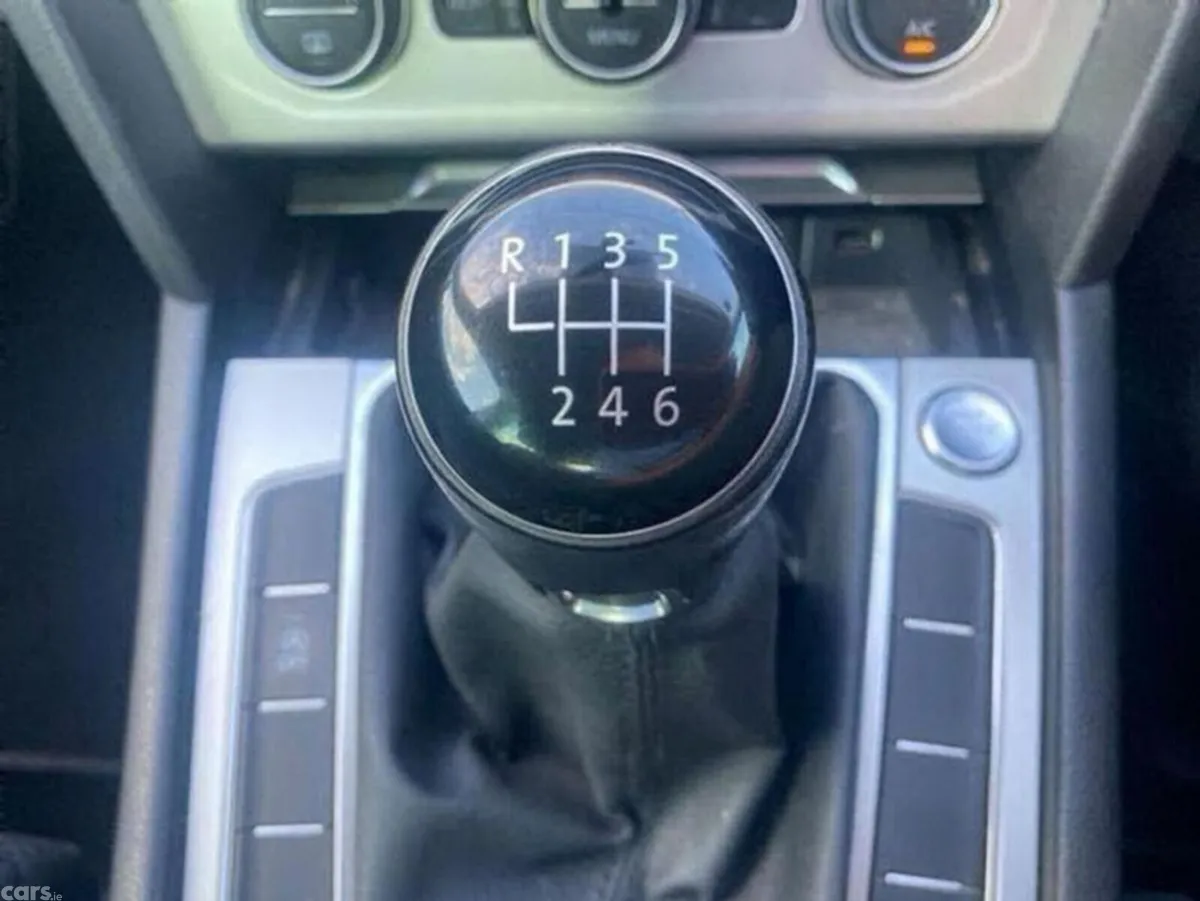 Volkswagen Passat Saloon, Diesel, 2019, Grey