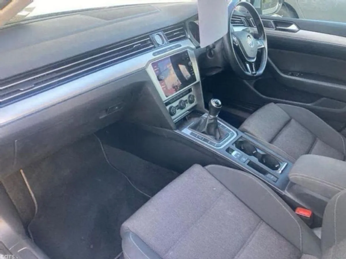 Volkswagen Passat Saloon, Diesel, 2019, Grey