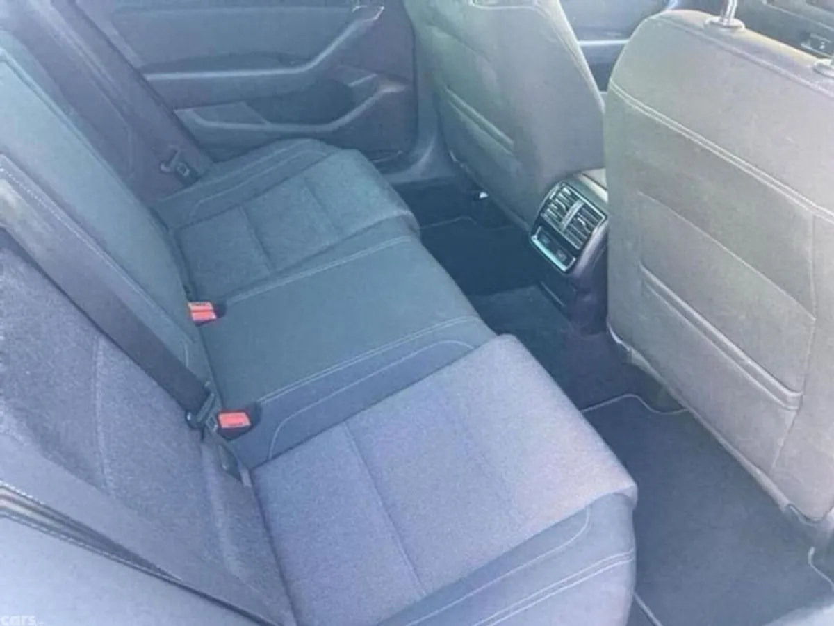 Volkswagen Passat Saloon, Diesel, 2019, Grey