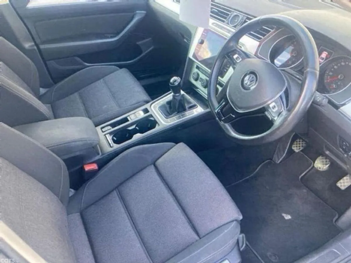 Volkswagen Passat Saloon, Diesel, 2019, Grey