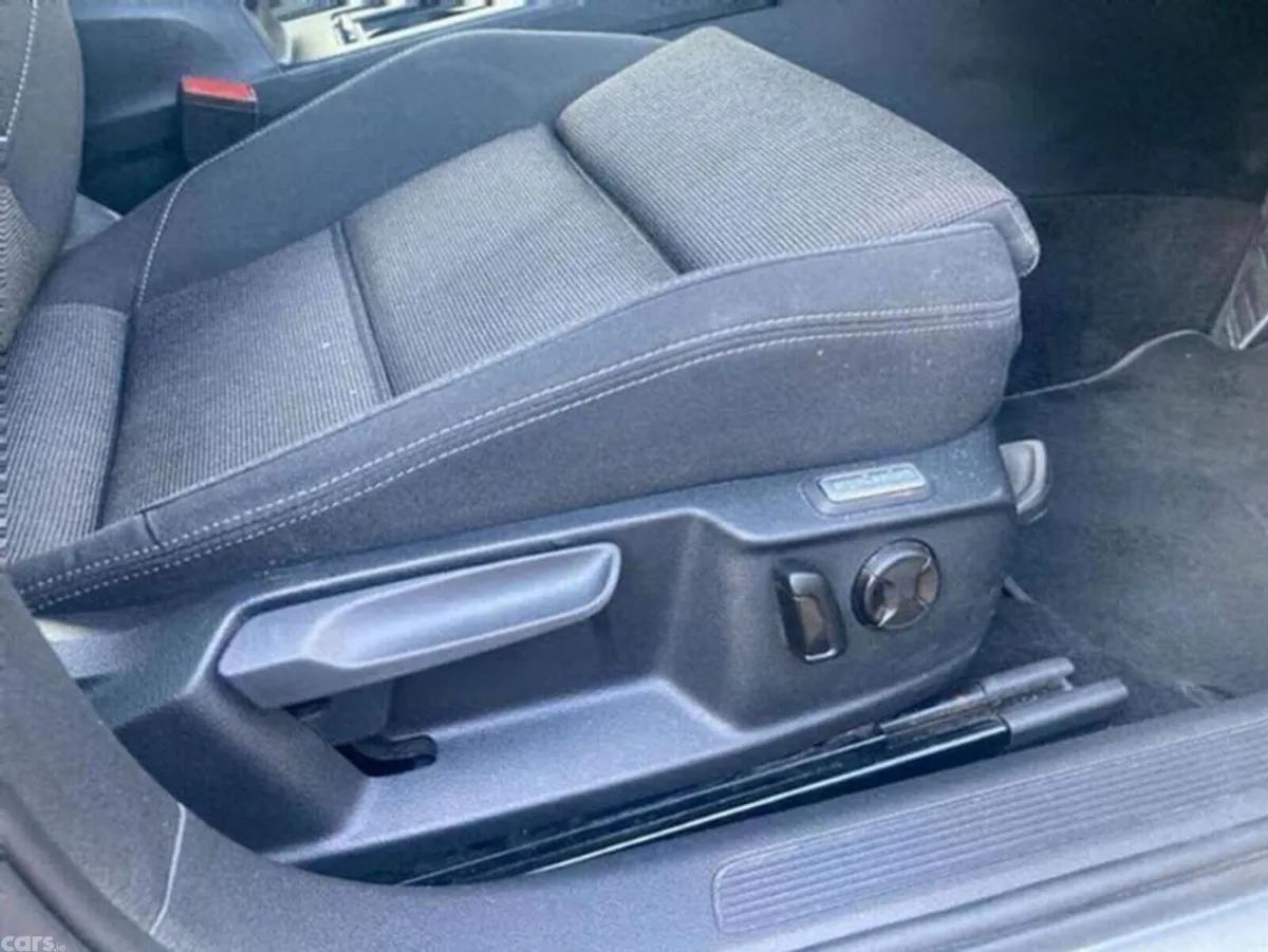 Volkswagen Passat Saloon, Diesel, 2019, Grey