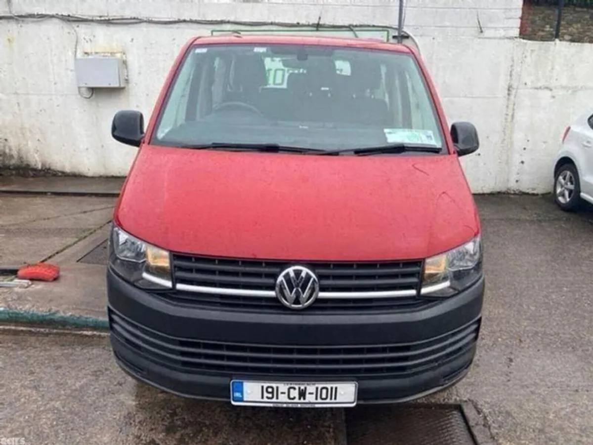 Volkswagen Caravelle MPV, Diesel, 2019, Red