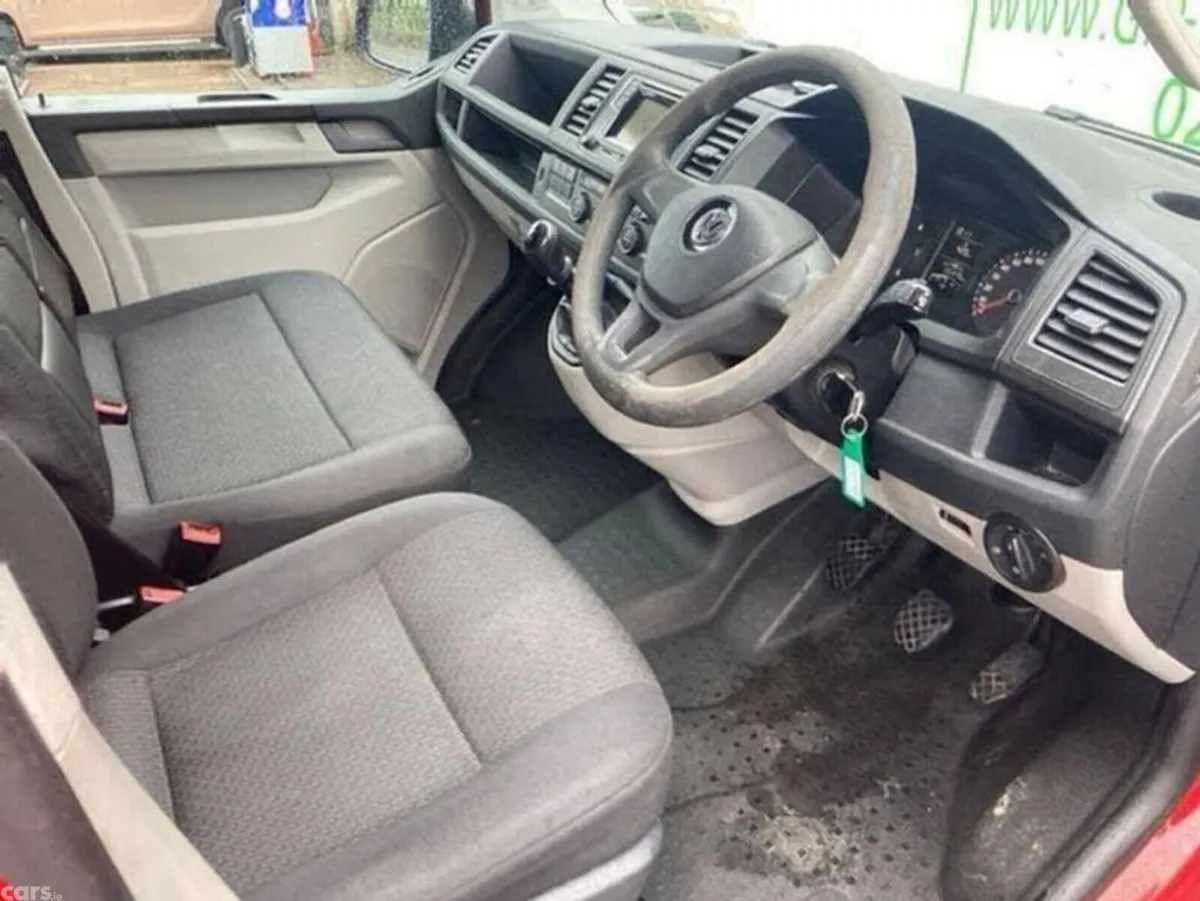 Volkswagen Caravelle MPV, Diesel, 2019, Red