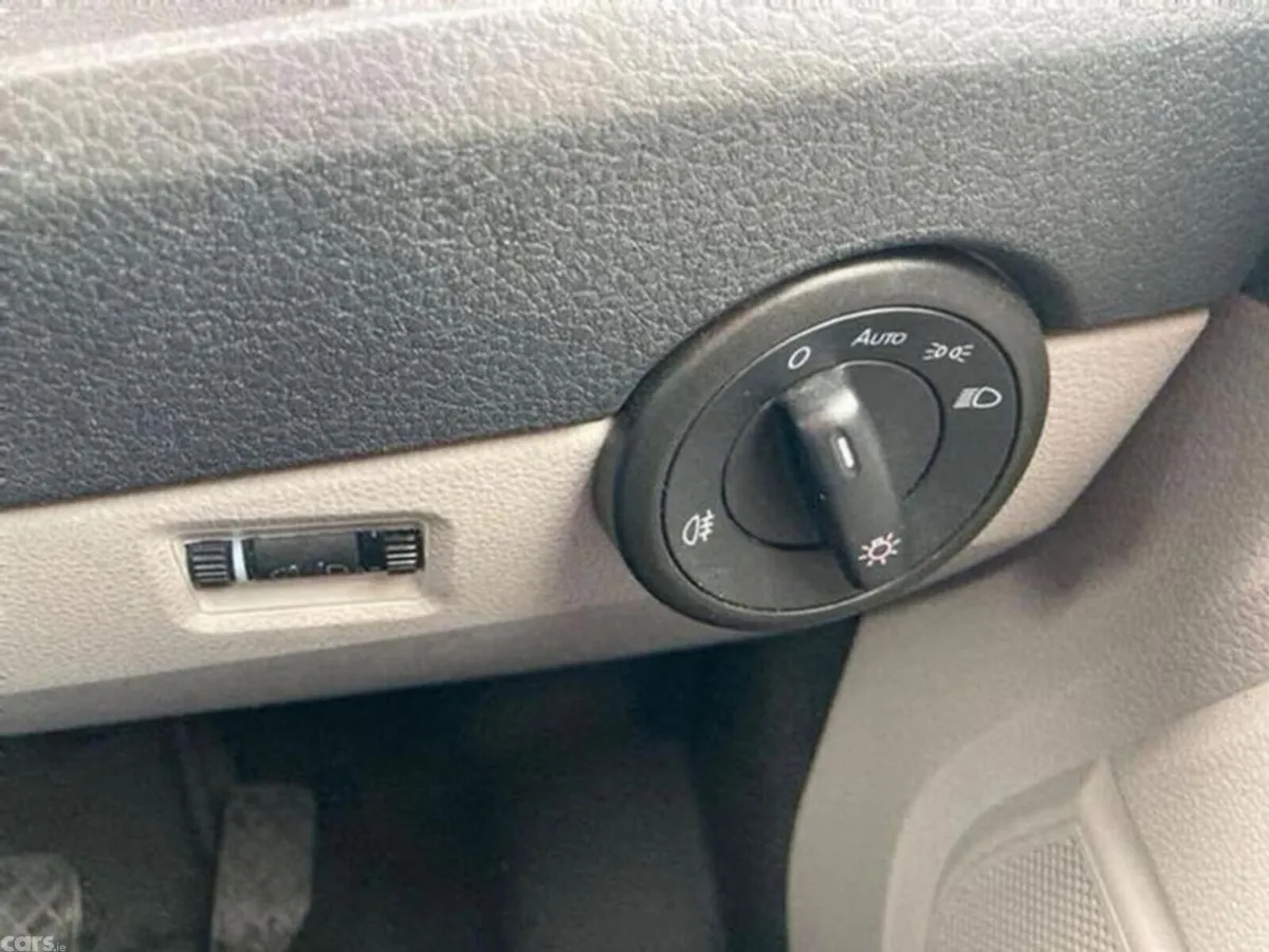 Volkswagen Caravelle MPV, Diesel, 2019, Red