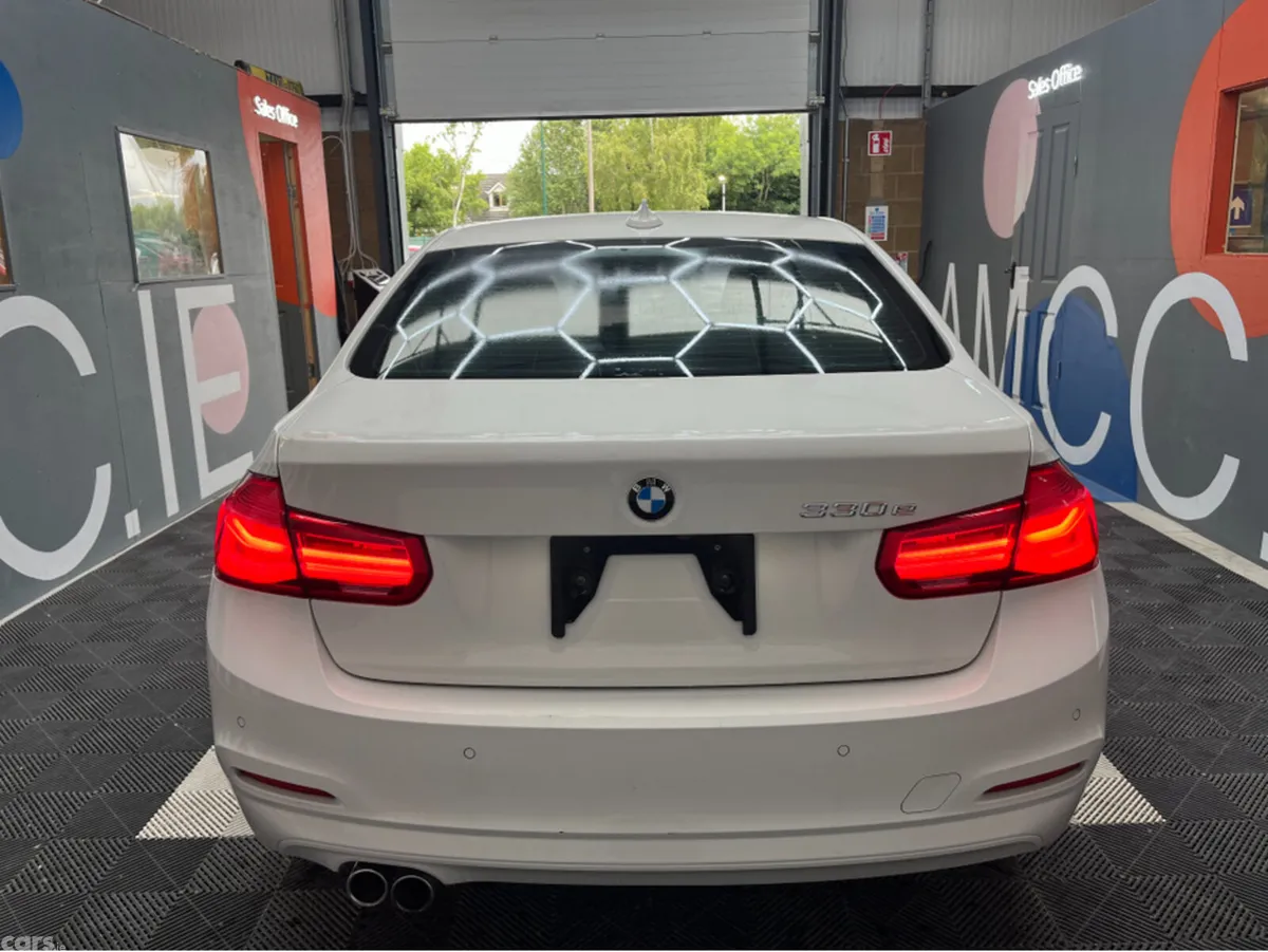 BMW 3-Series Saloon, Petrol Plug-in Hybrid, 2018, White