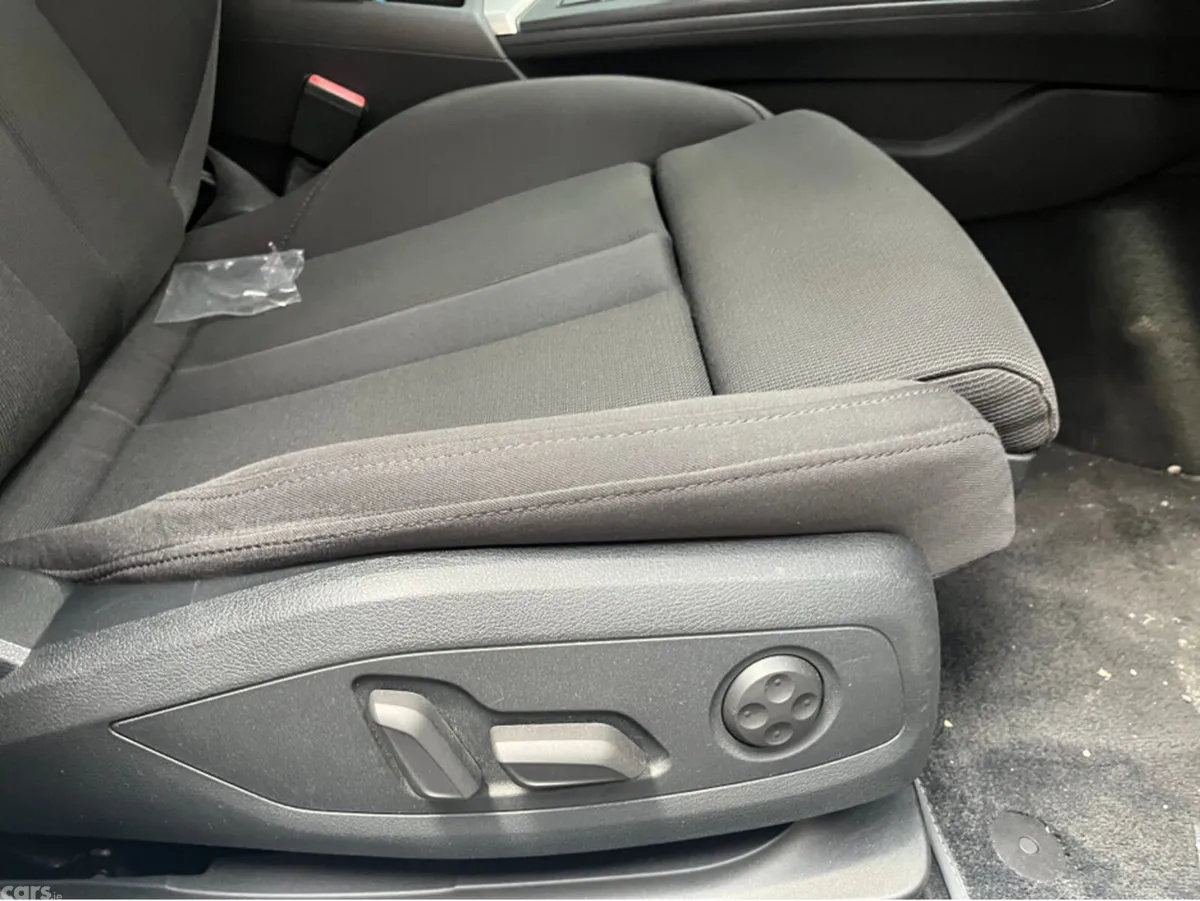 Audi A4 Estate, Petrol, 2017, White