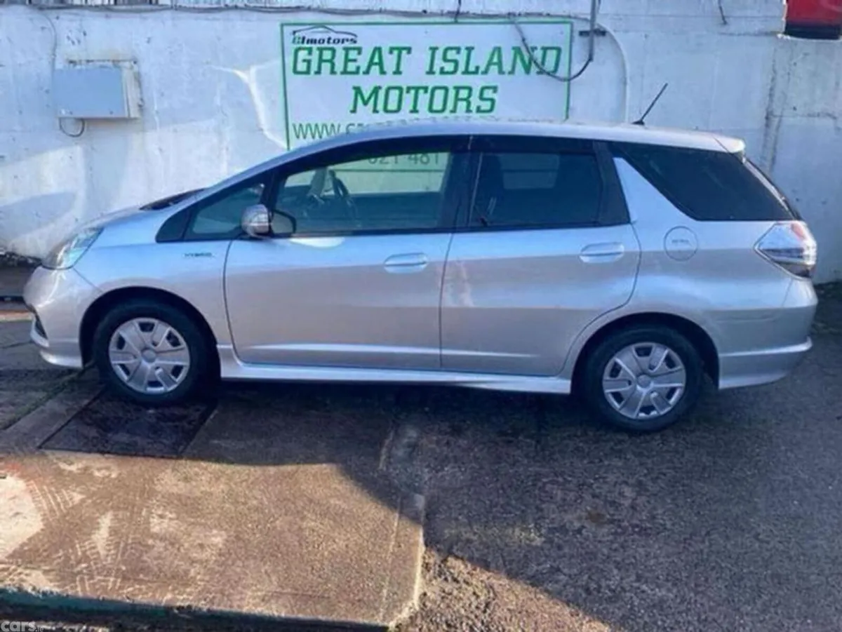 Honda Shuttle Hatchback, Petrol Hybrid, 2014, Silver