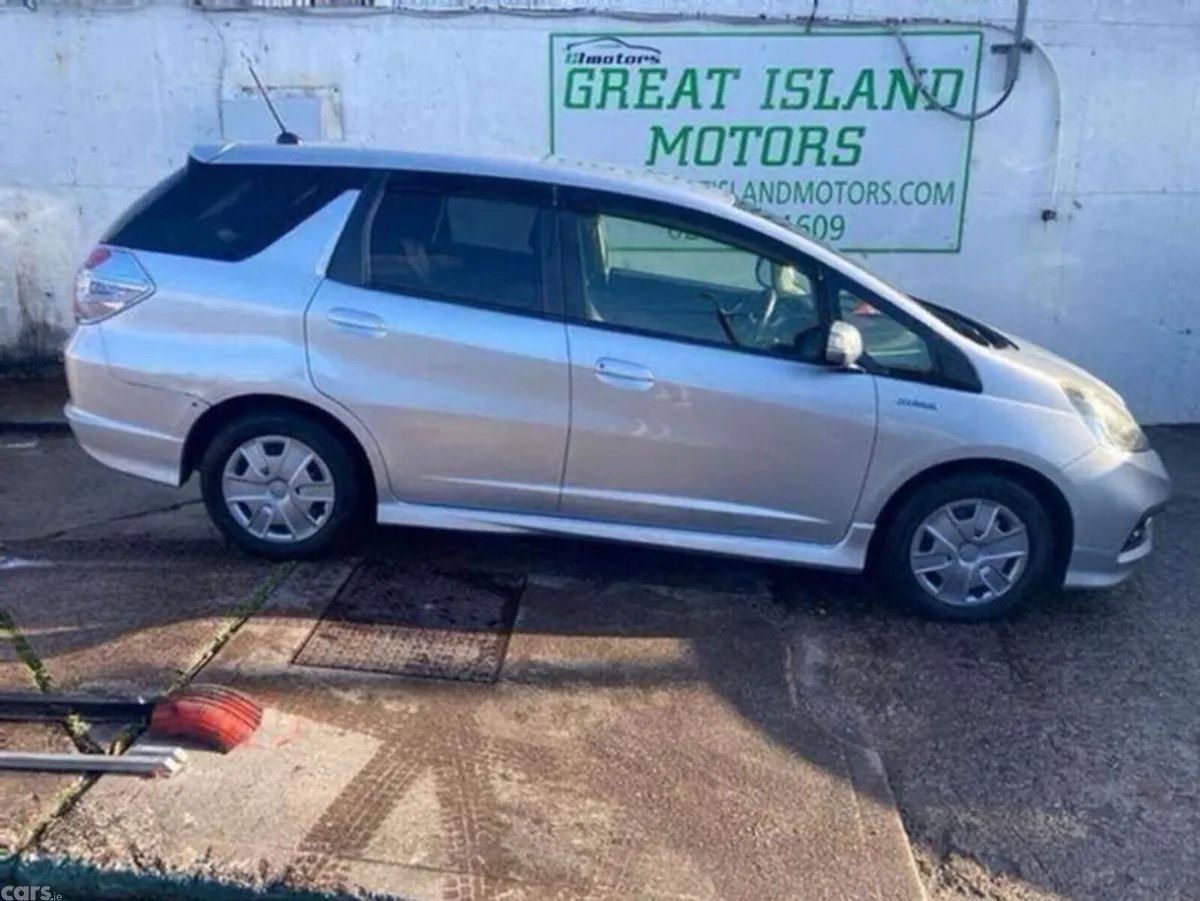 Honda Shuttle Hatchback, Petrol Hybrid, 2014, Silver