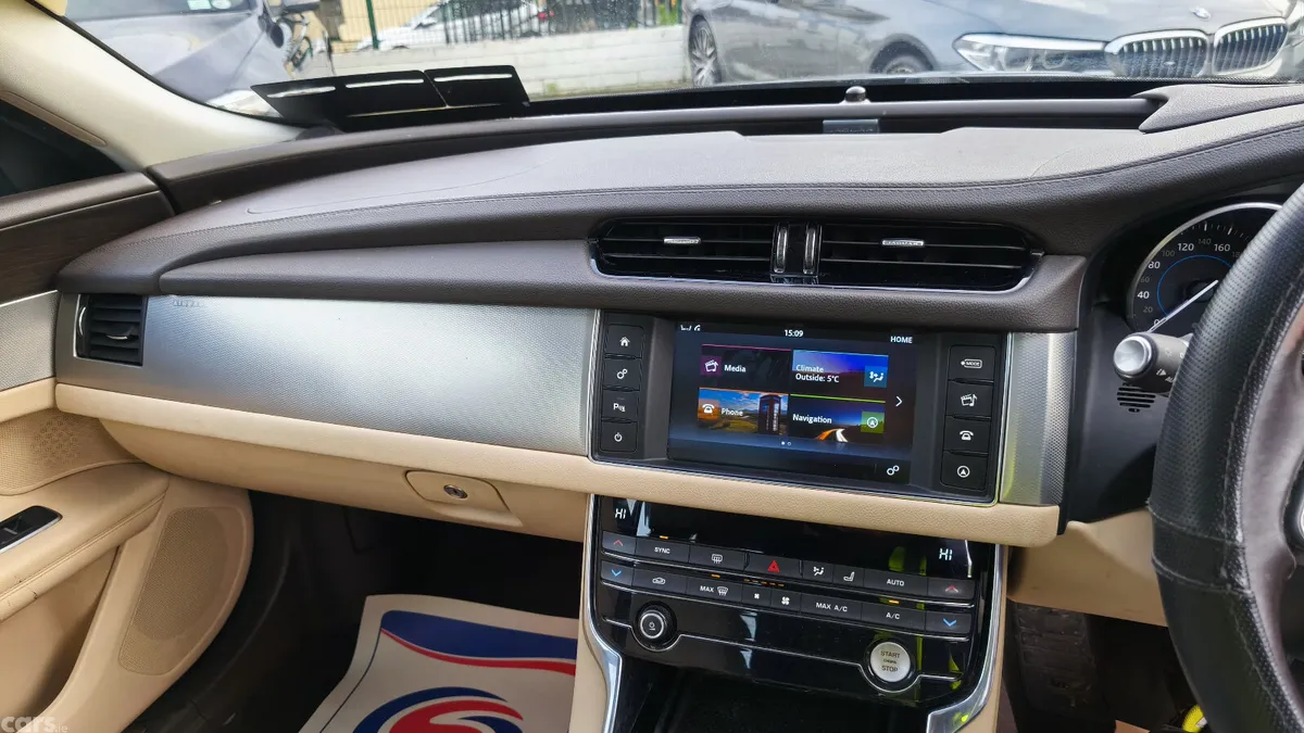 Jaguar XF Saloon, Diesel, 2016, Black