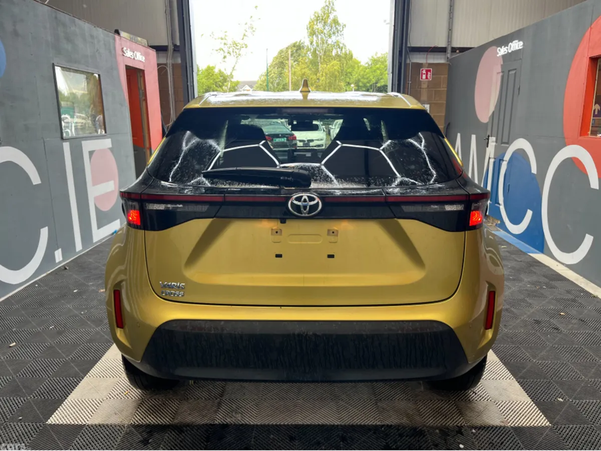 Toyota Yaris Cross SUV, Petrol, 2021, Gold