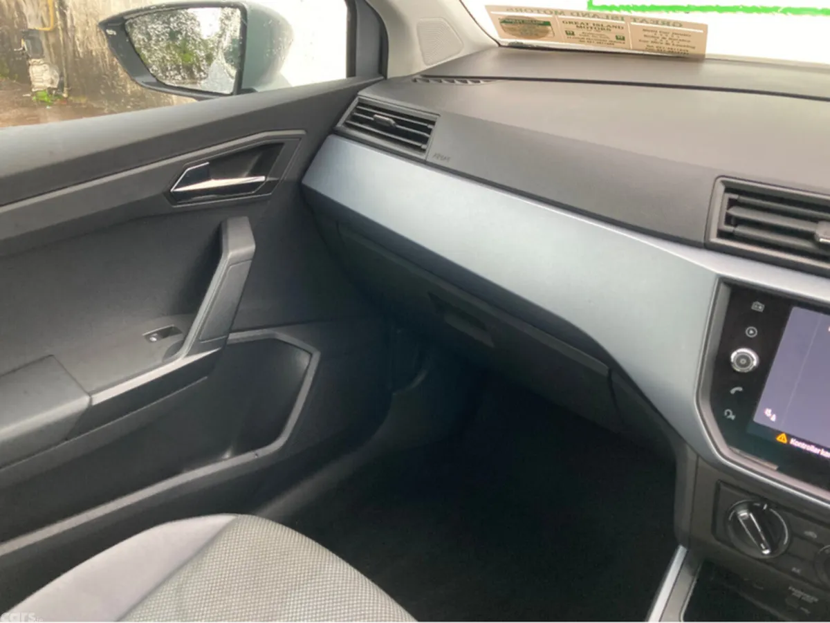 SEAT Arona Hatchback, Petrol, 2021, Grey