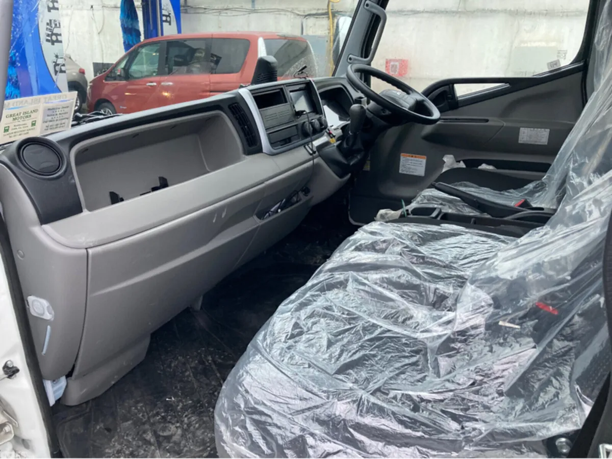 Mitsubishi Pajero MPV, Diesel, 2021, White