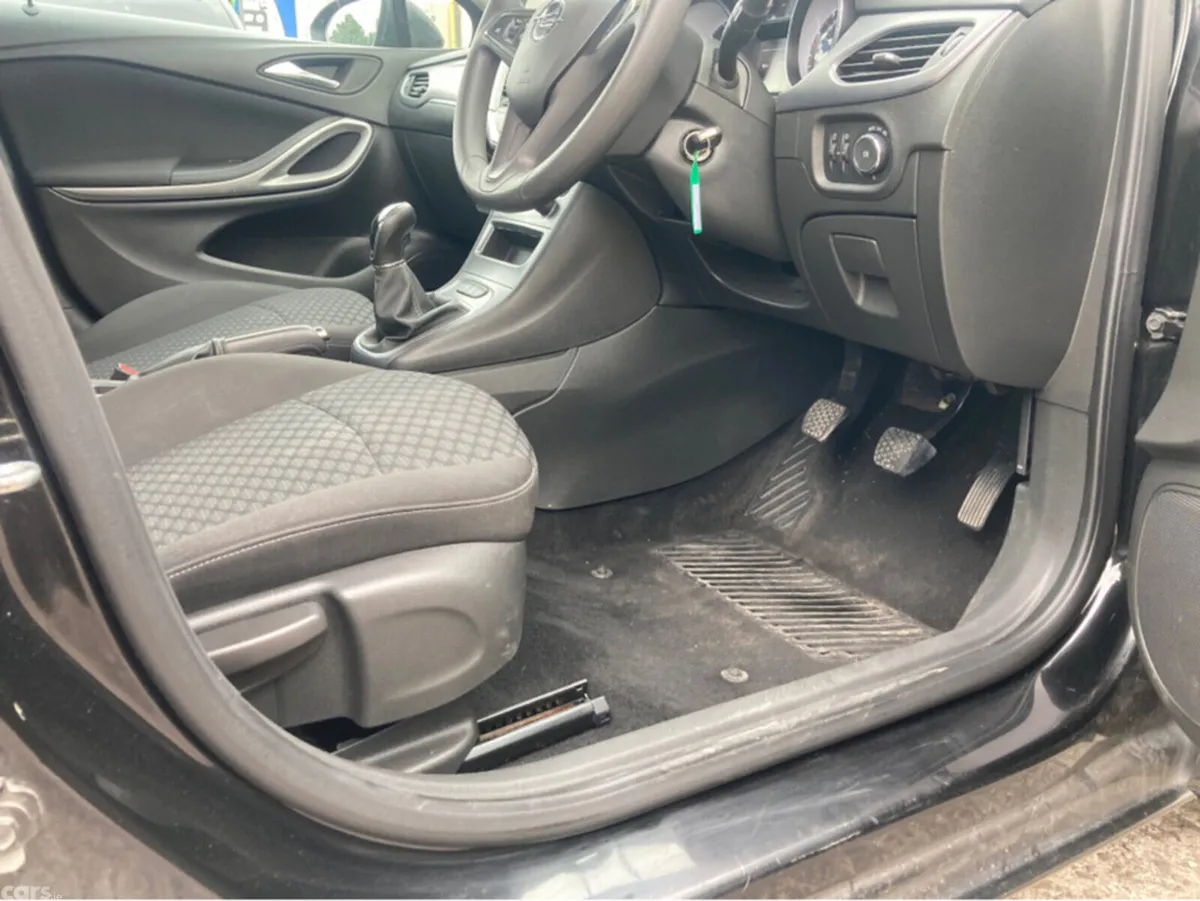Opel Astra Hatchback, Petrol, 2019, Black