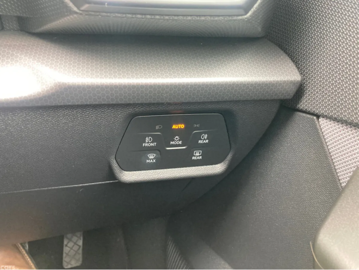 SEAT Leon Hatchback, Diesel, 2020, Red