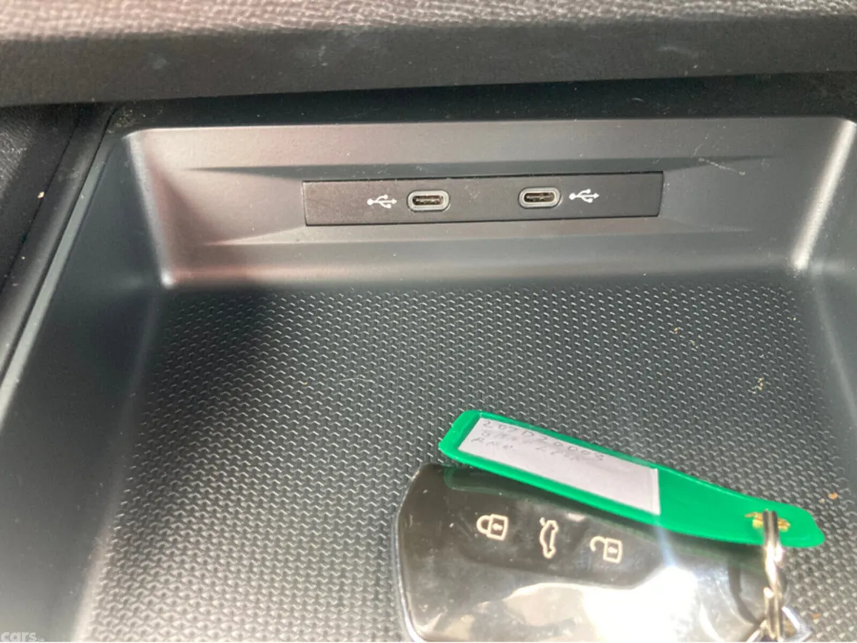 SEAT Leon Hatchback, Diesel, 2020, Red