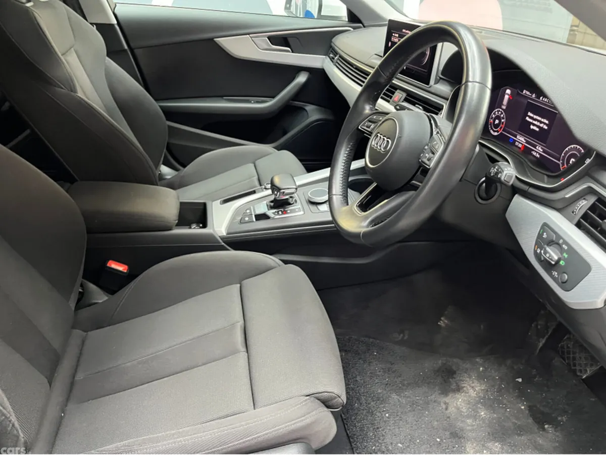 Audi A4 Estate, Petrol, 2018, White