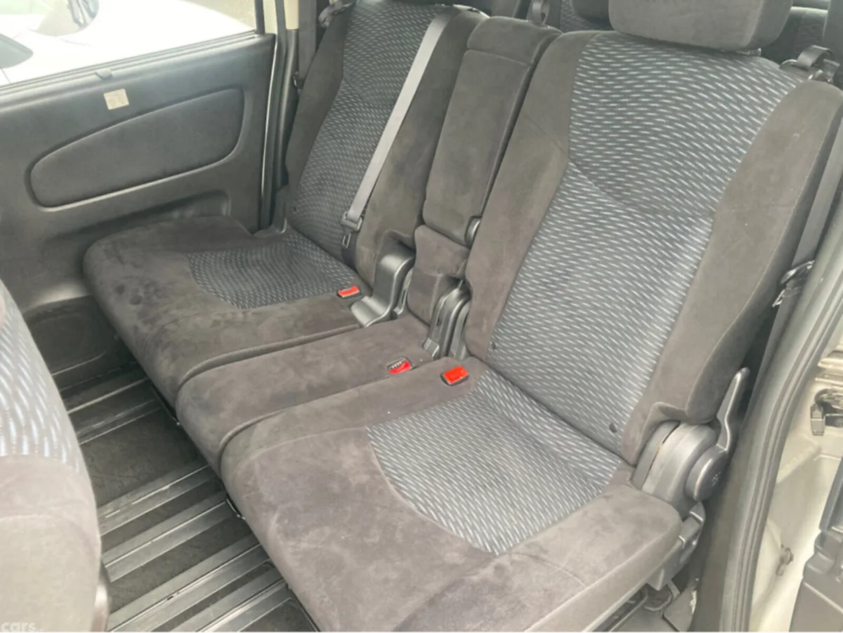 Nissan Serena MPV, Petrol Hybrid, 2016, Silver