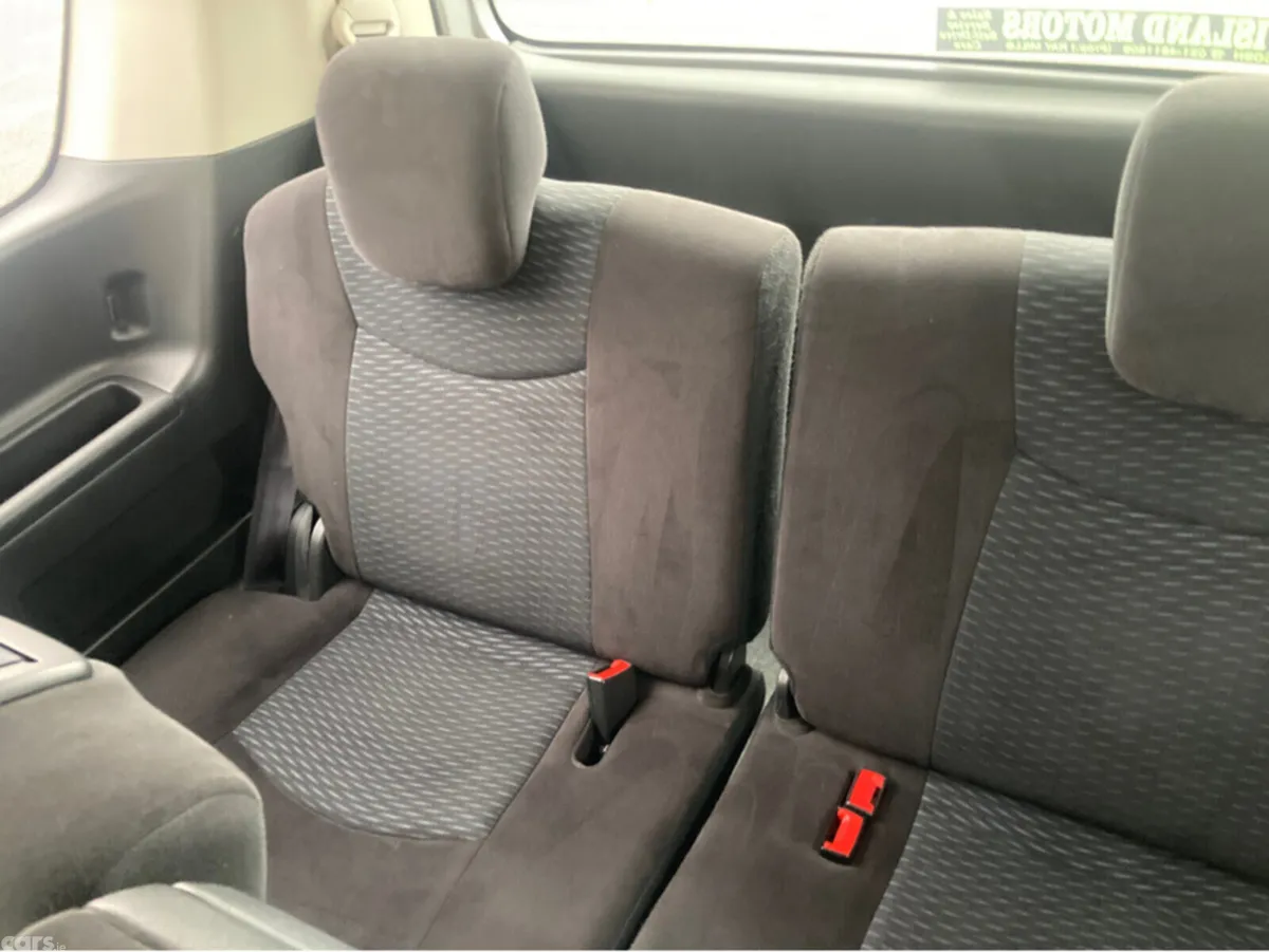 Nissan Serena MPV, Petrol Hybrid, 2016, Silver