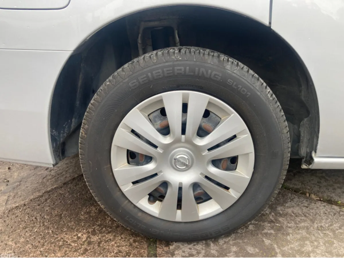 Nissan Serena MPV, Petrol Hybrid, 2016, Silver