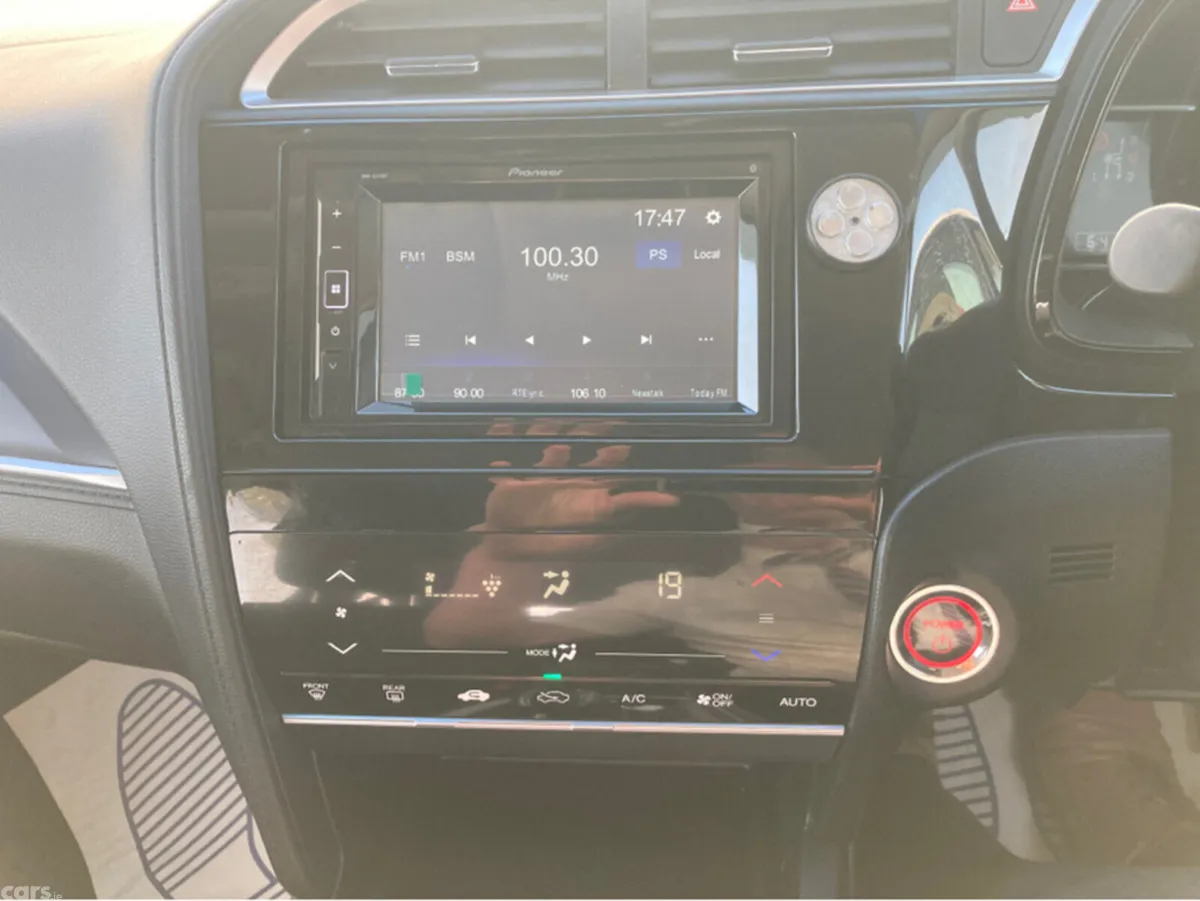 Honda Shuttle Hatchback, Petrol Hybrid, 2021, Silver