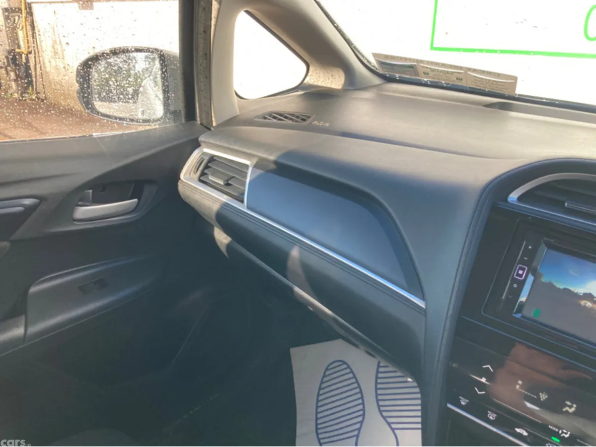 Honda Shuttle Hatchback, Petrol Hybrid, 2021, Silver