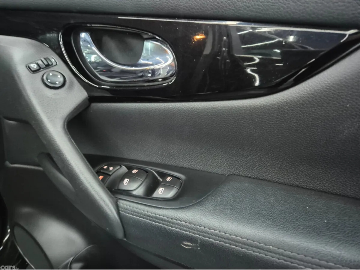 Nissan Qashqai MPV, Diesel, 2019, Black