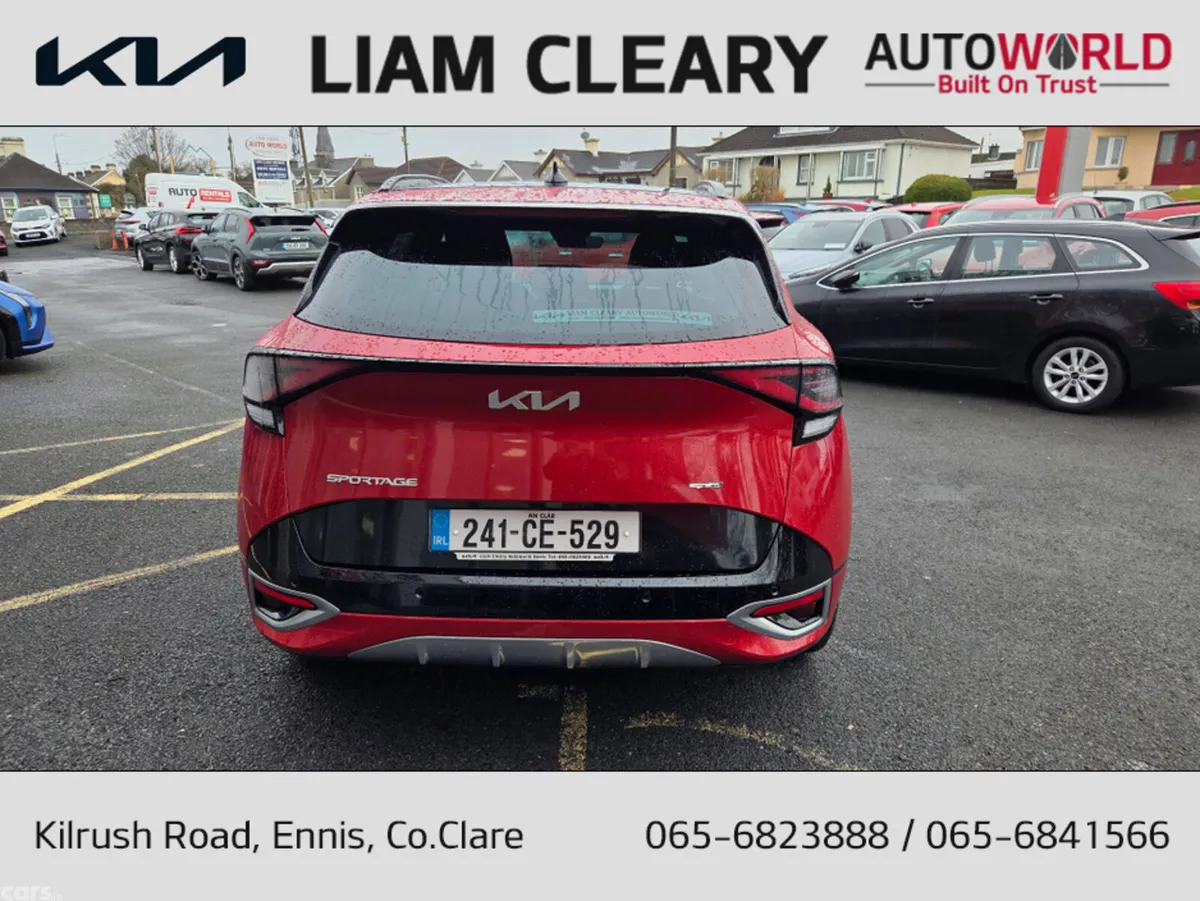 Kia Sportage MPV, Diesel Hybrid, 2024, Red