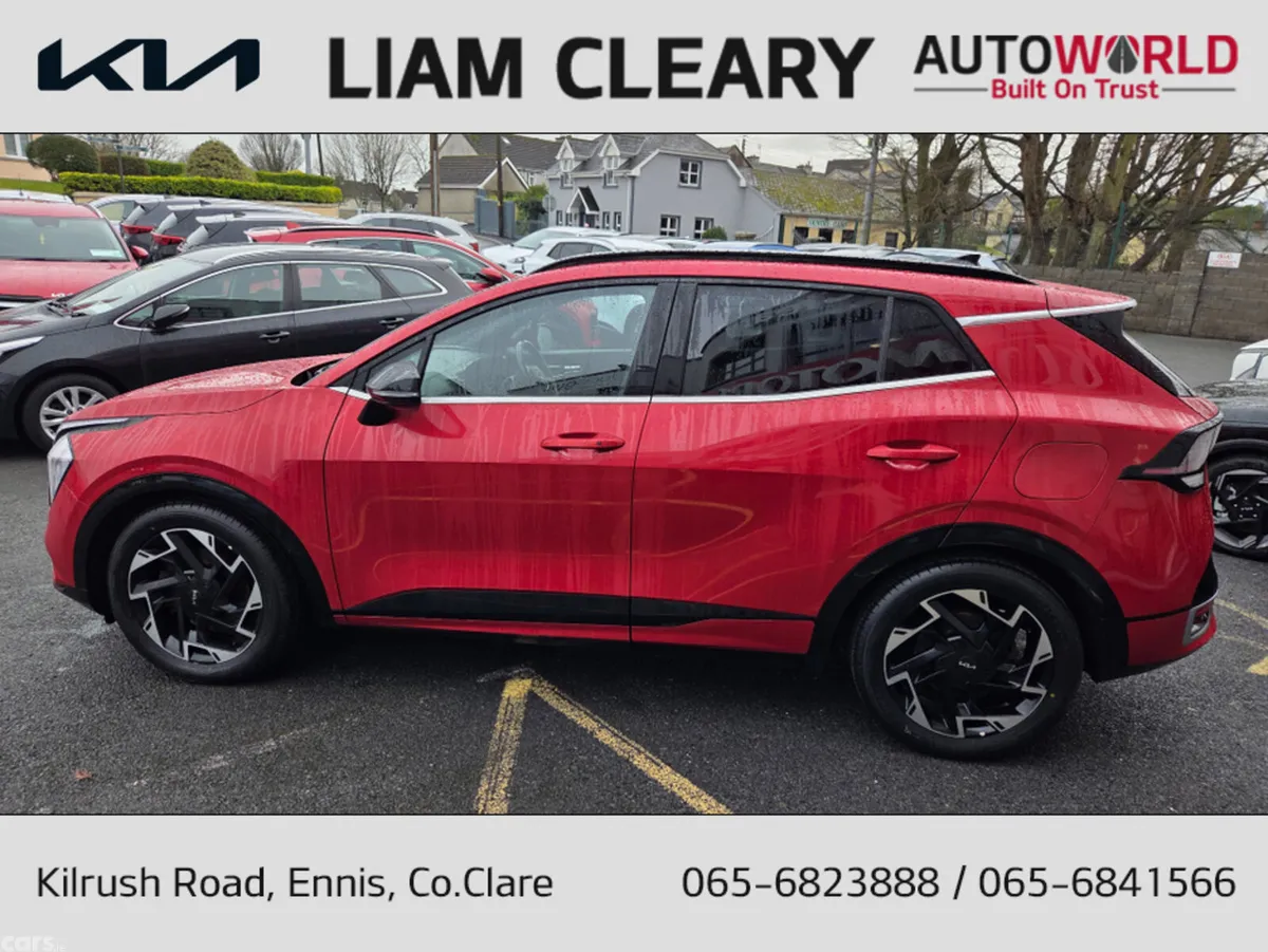 Kia Sportage MPV, Diesel Hybrid, 2024, Red