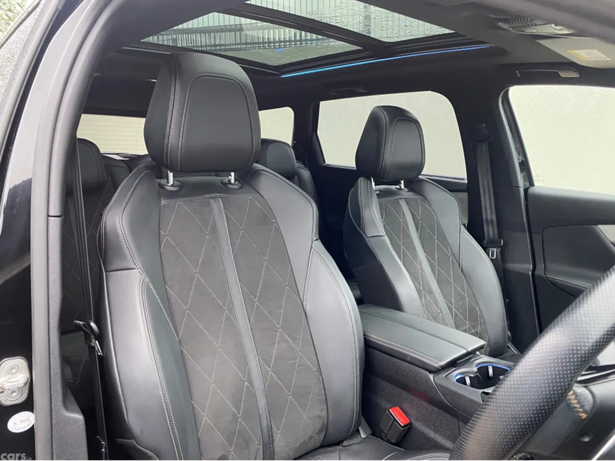 Peugeot 5008 MPV, Diesel, 2019, Black