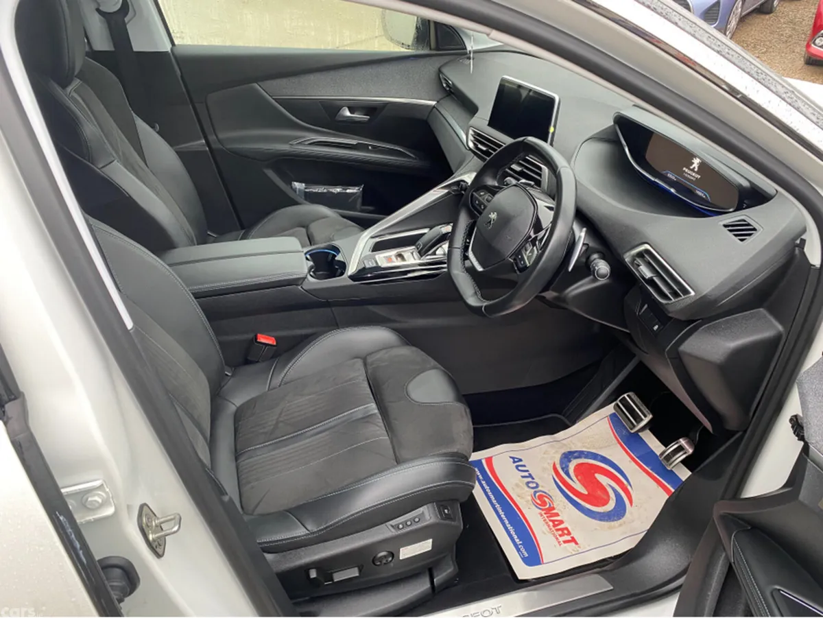 Peugeot 5008 MPV, Diesel, 2020, White