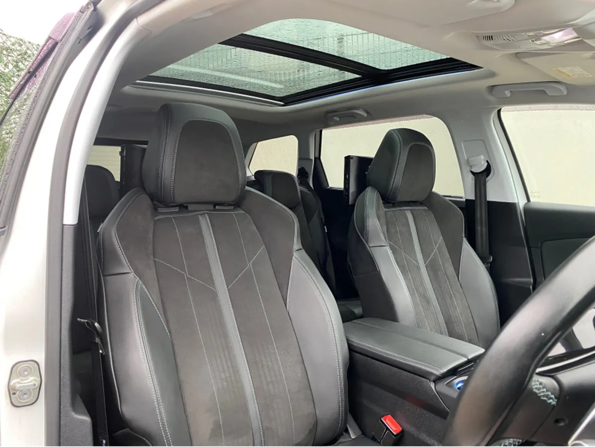 Peugeot 5008 MPV, Diesel, 2020, White