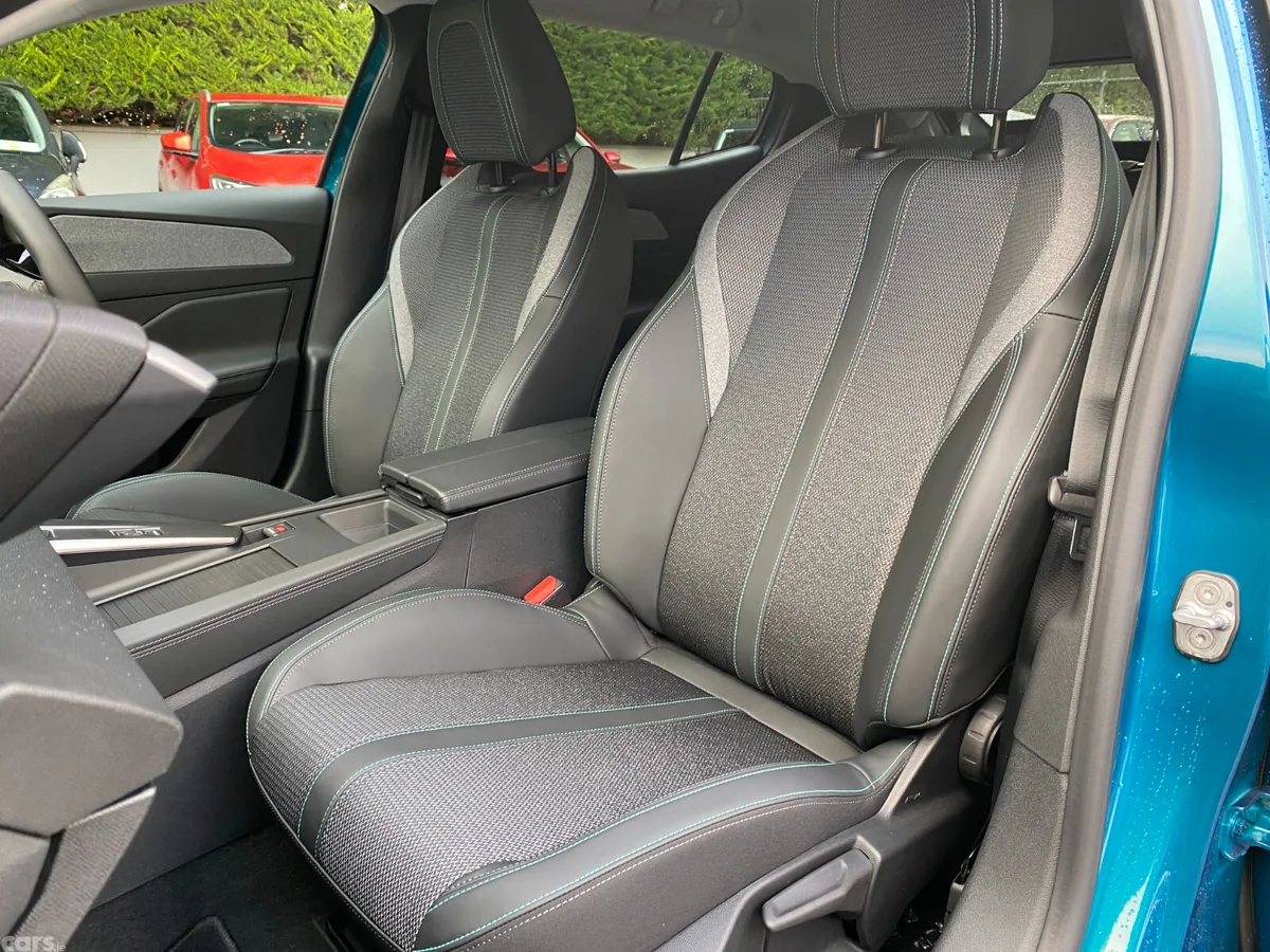 Peugeot 408 Hatchback, Petrol, 2026, Blue