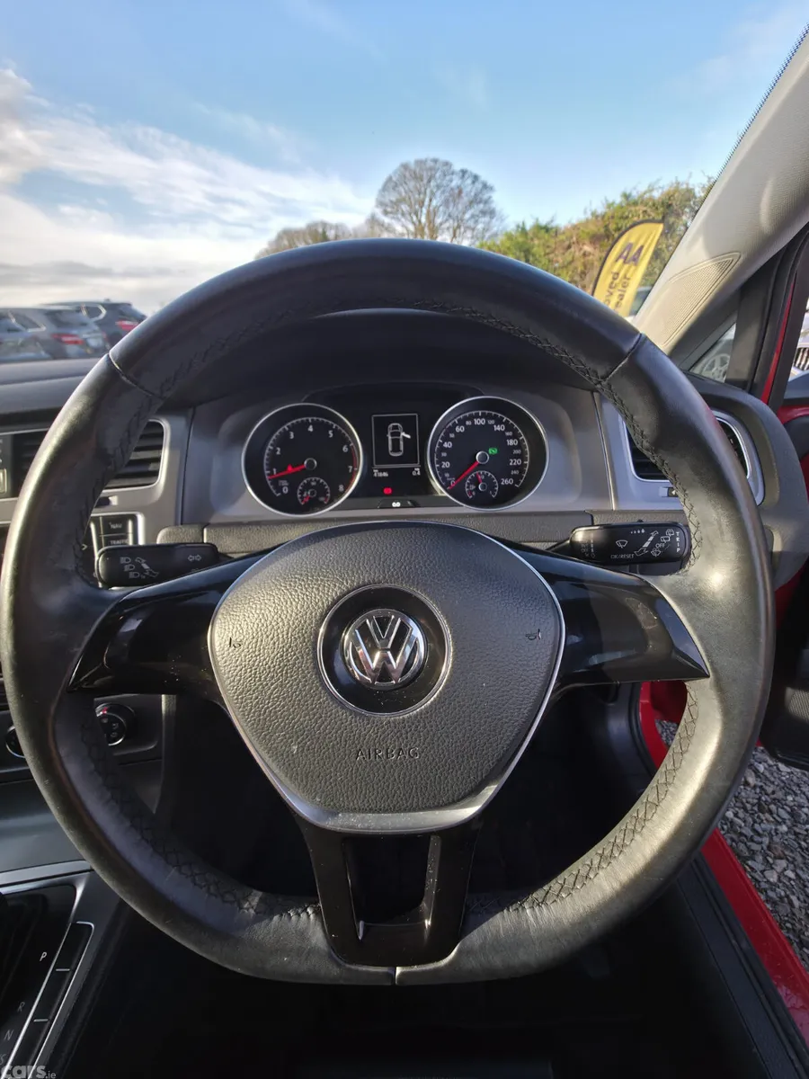 Volkswagen Golf Hatchback, Petrol, 2016, Red