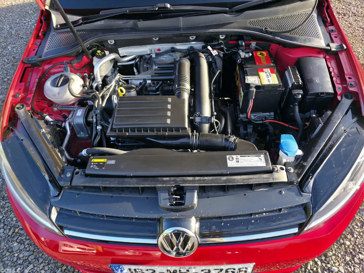 Volkswagen Golf Hatchback, Petrol, 2016, Red