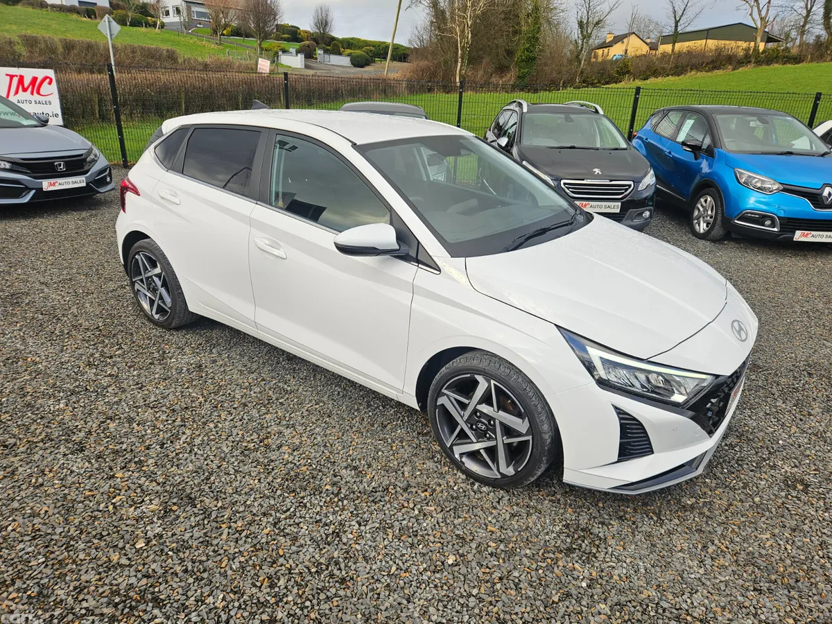 Hyundai i20 Hatchback, Petrol, 2024, White
